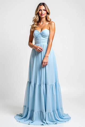 Robe de demoiselle d’honneur bleu ciel sans bretelles froncée à plusieurs niveaux